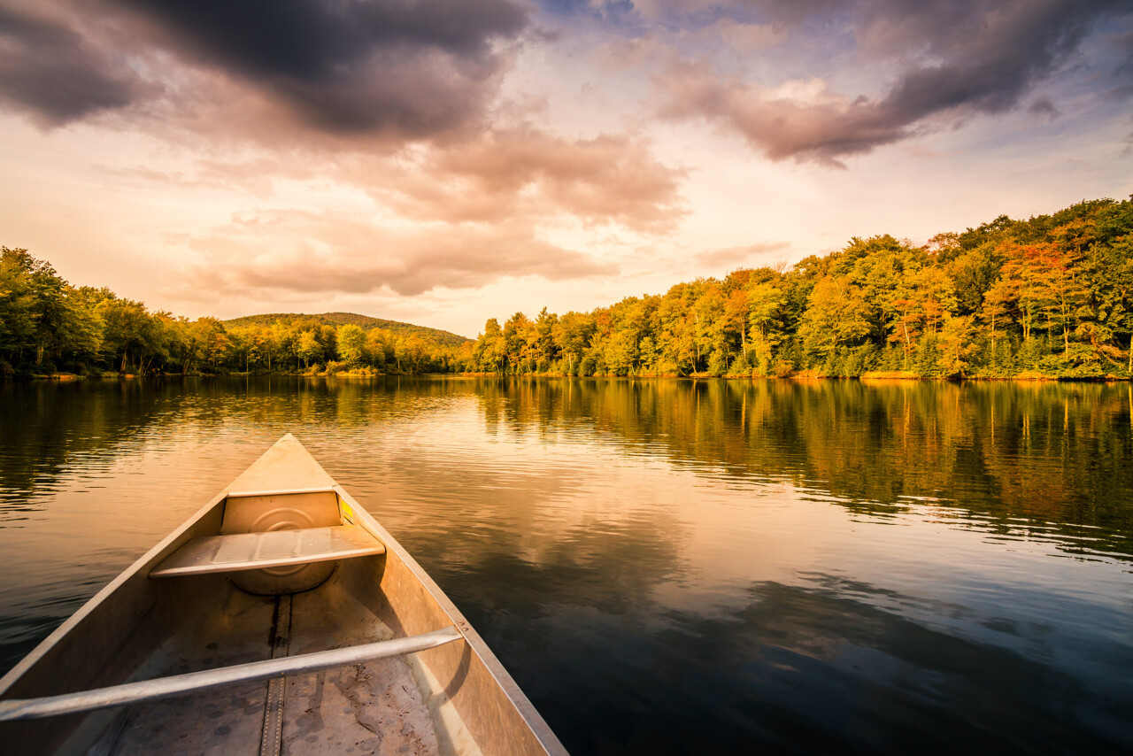 Aluminum,canoe,on,a,mountain,lake,upstate,new,york.,camping.